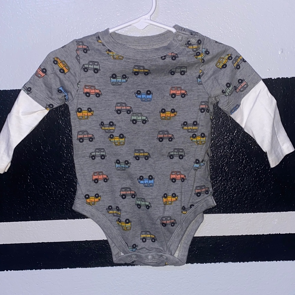 Size: 6-9 months - White and grey long sleeve onesie with cars